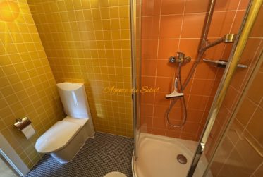 Spacieux appartement de 2,5 pièces situé à l’entrée est de la station avec une vue panoramique !