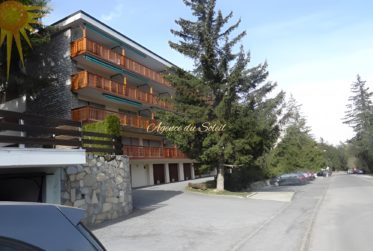 À louer uniquement pour la saison d'hiver ce grand studio sud à proximité du centre de Crans !