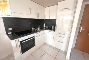 Emplacement de premier ordre pour cet adorable studio rénové avec sa terrasse/jardin sud !