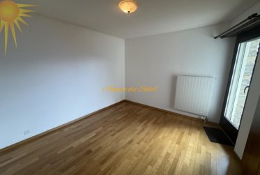 Spacieux appartement de 2,5 pièces situé à l’entrée est de la station avec une vue panoramique !