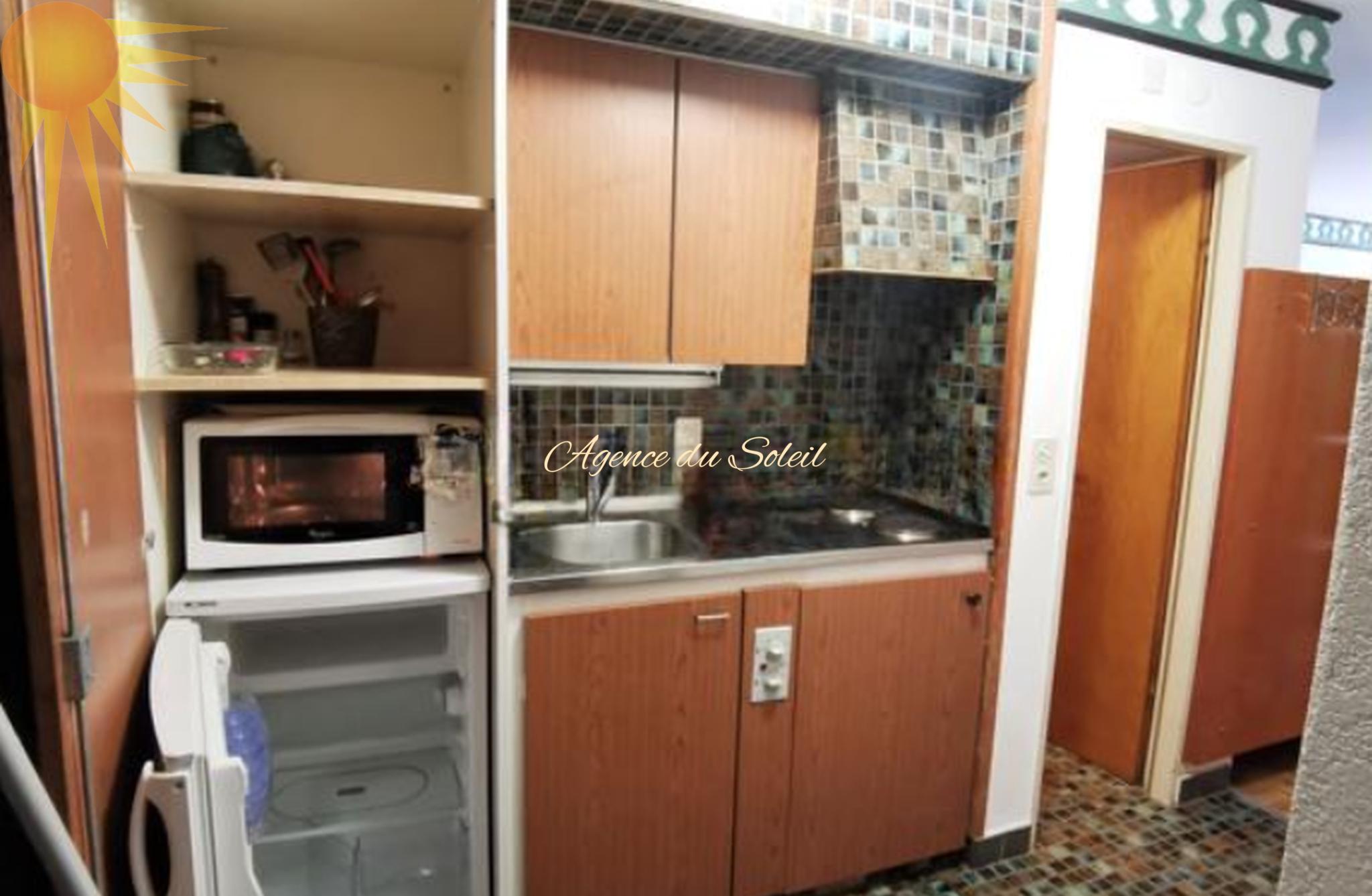 À louer uniquement pour la saison d'hiver ce grand studio sud à proximité du centre de Crans !