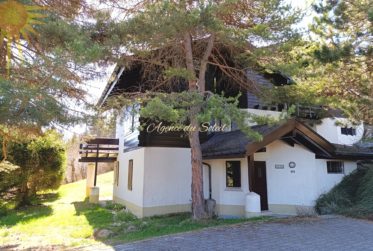 Idéal pour une famille, ce magnifique et spacieux chalet à 5 mn en voiture du centre de la station !