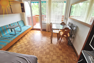 À louer uniquement pour la saison d'hiver ce grand studio sud à proximité du centre de Crans !