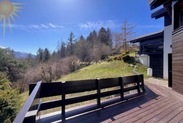 Idéal pour une famille, ce magnifique et spacieux chalet à 5 mn en voiture du centre de la station !