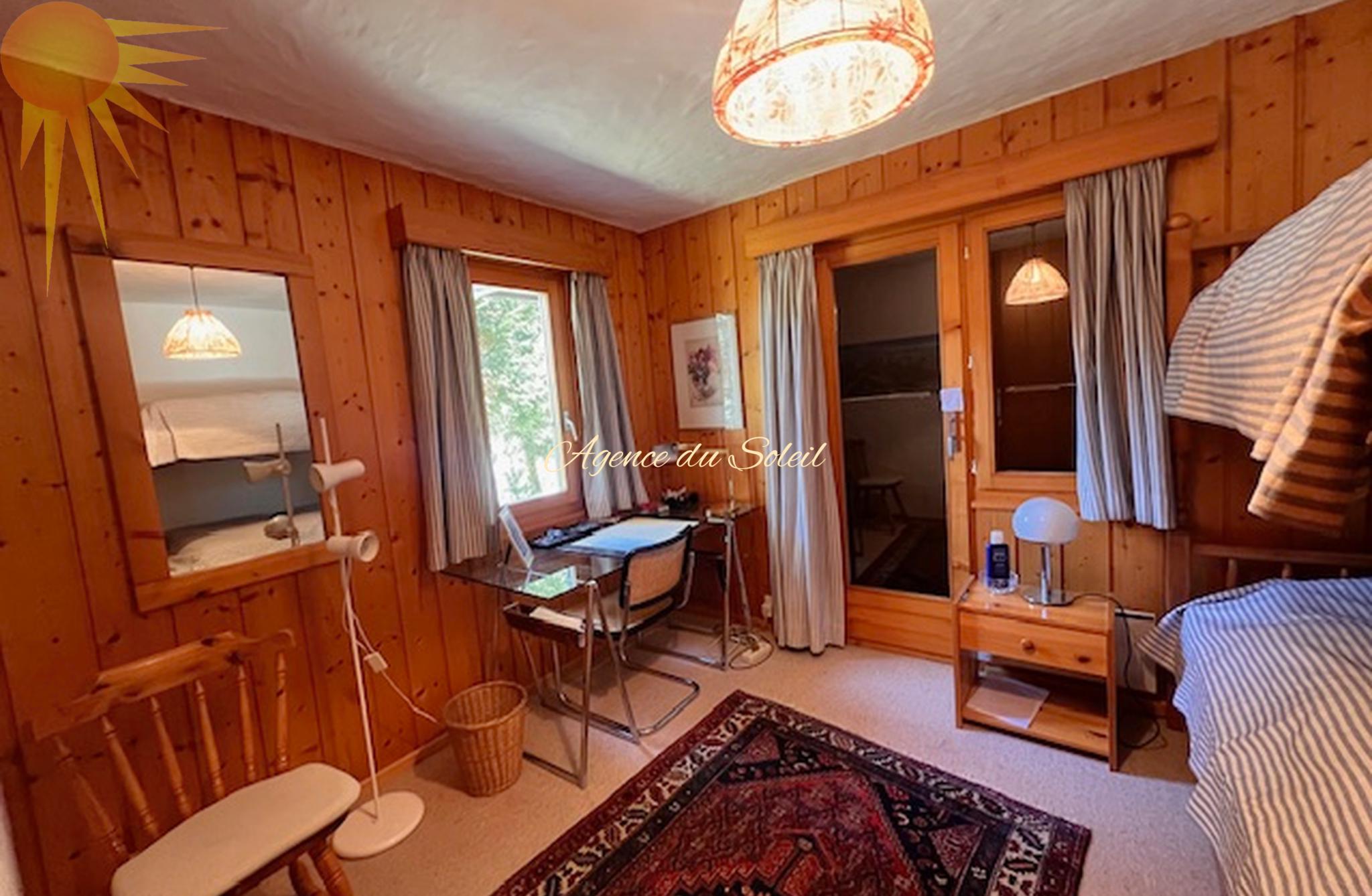 Idéal pour une famille, ce magnifique et spacieux chalet à 5 mn en voiture du centre de la station !