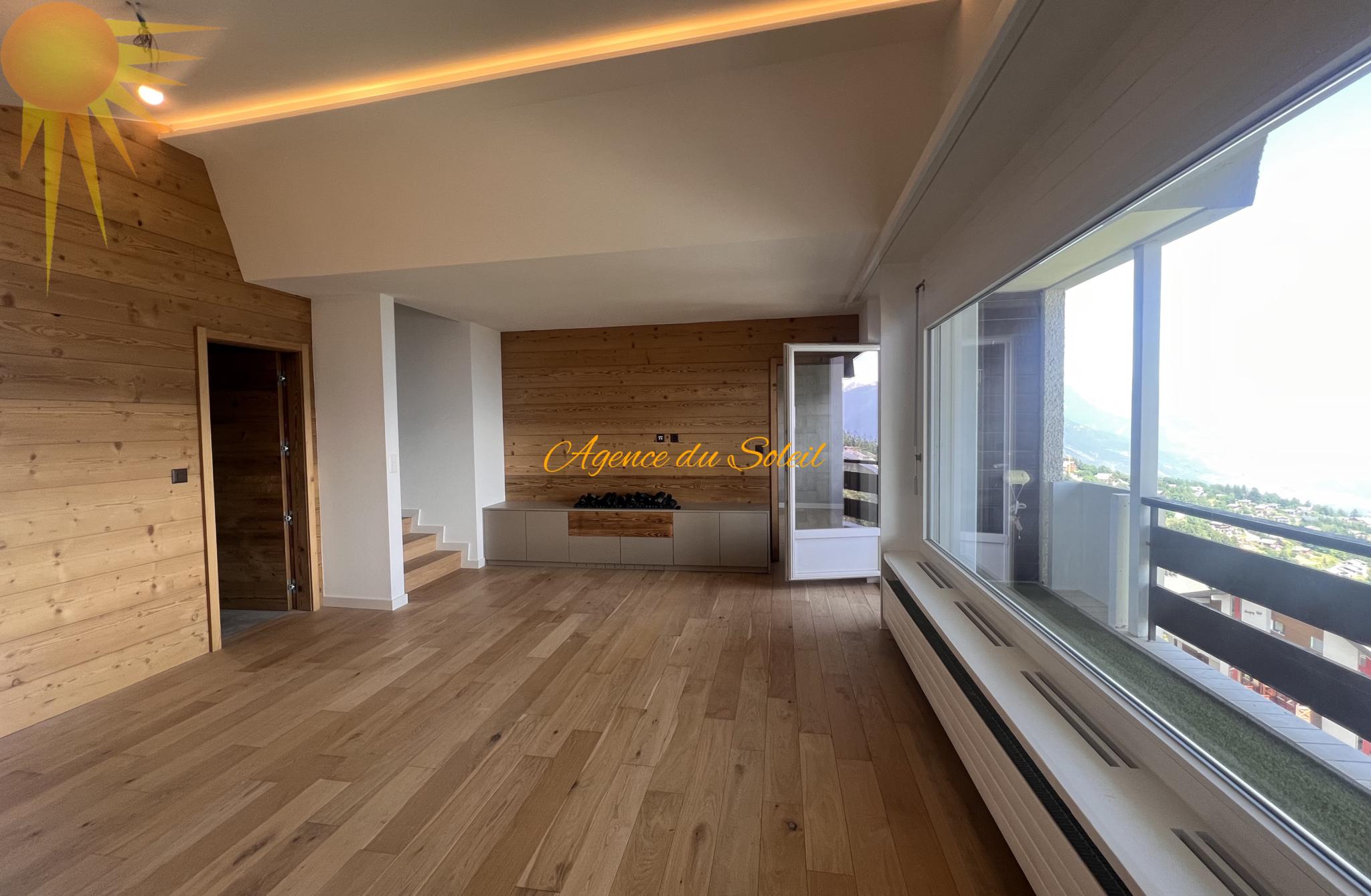 Magnifique appartement de 4.5 pièces en attique, totalement rénové en 2023 !