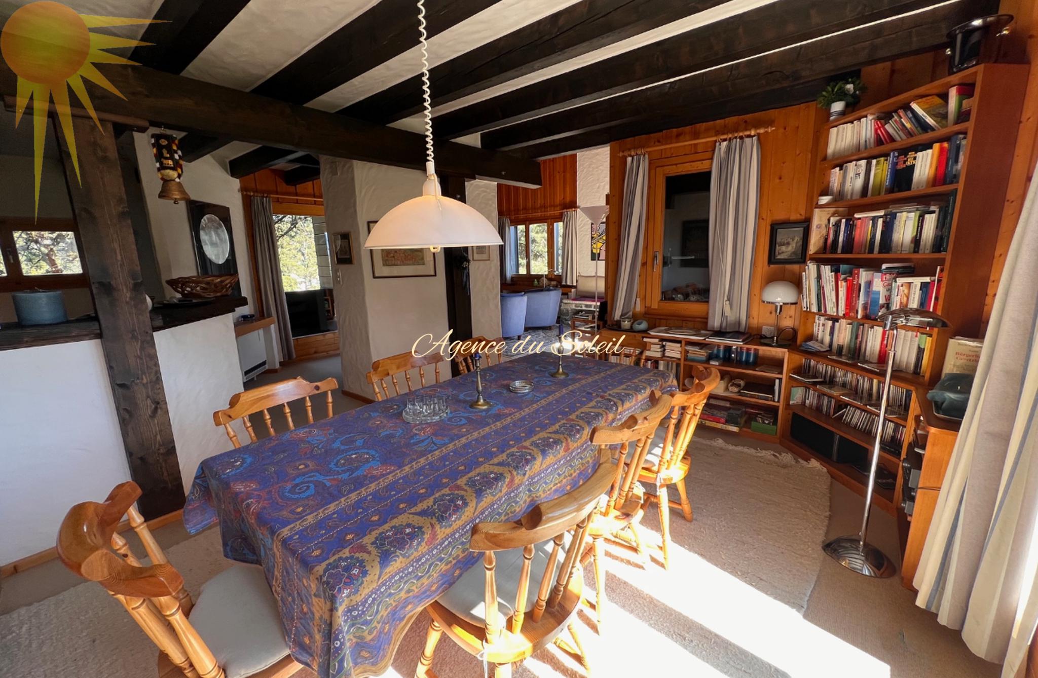 Idéal pour une famille, ce magnifique et spacieux chalet à 5 mn en voiture du centre de la station !