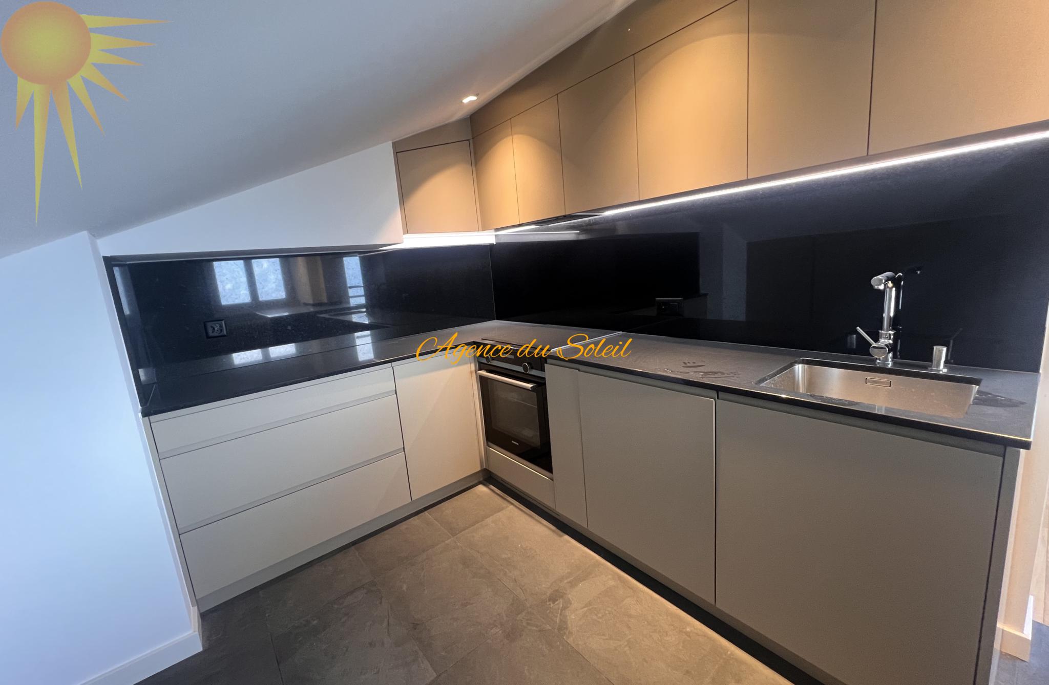 Magnifique appartement de 4.5 pièces en attique, totalement rénové en 2023 !