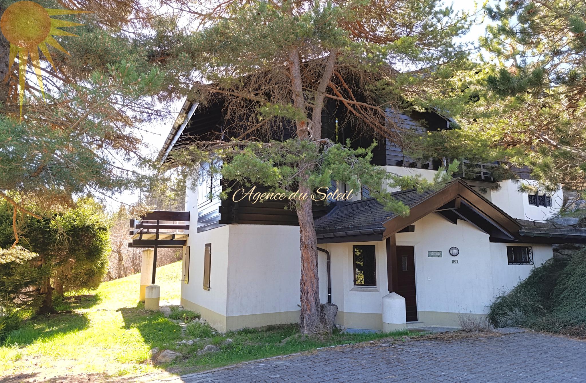 Idéal pour une famille, ce magnifique et spacieux chalet à 5 mn en voiture du centre de la station !