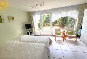 Emplacement de premier ordre pour cet adorable studio rénové avec sa terrasse/jardin sud !
