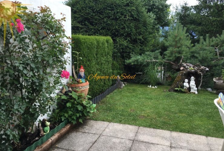 Emplacement de premier ordre pour cet adorable studio rénové avec sa terrasse/jardin sud !
