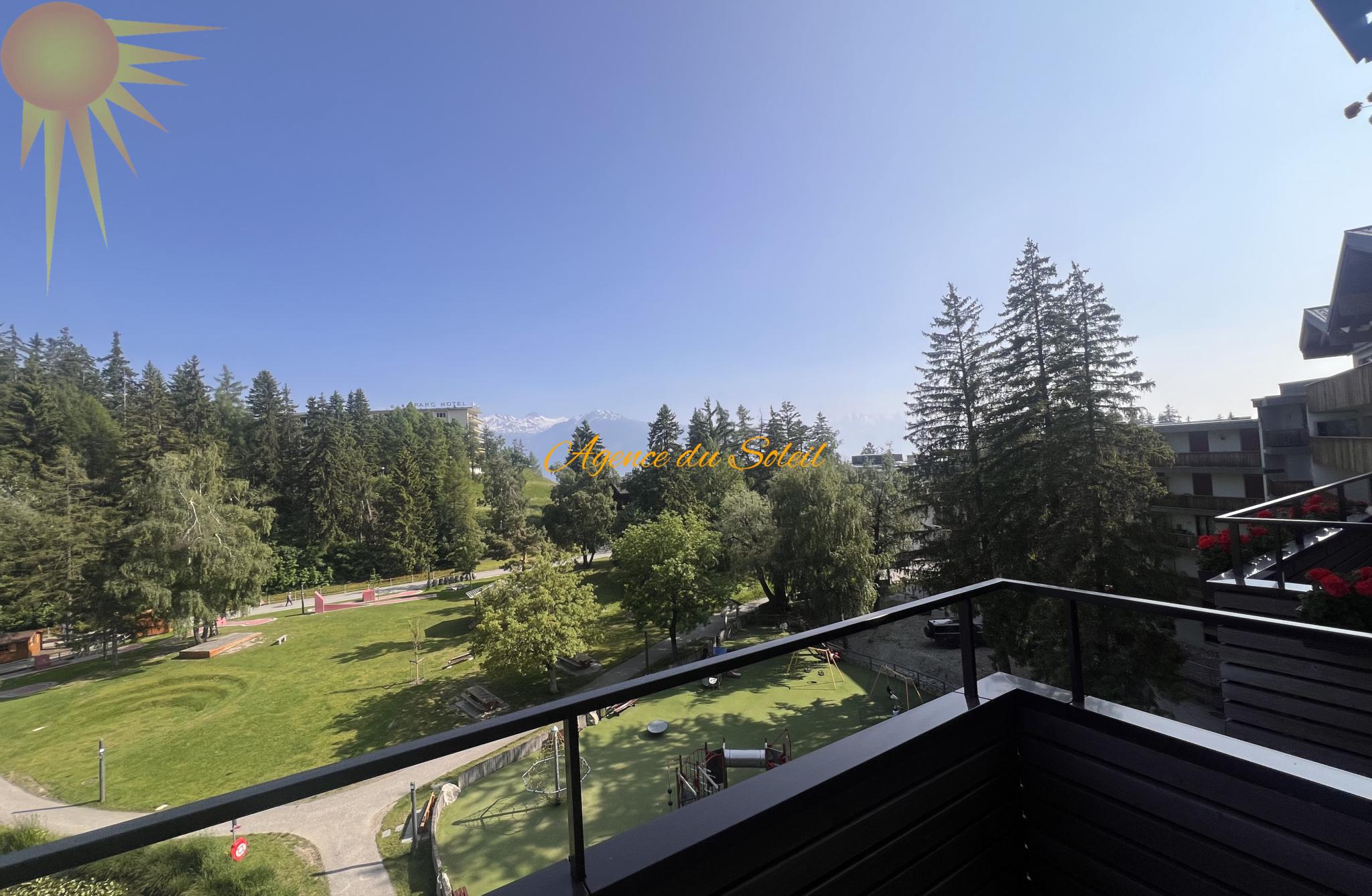 À louer à l’année, ce superbe 3.5 pièces moderne au cœur de Montana !