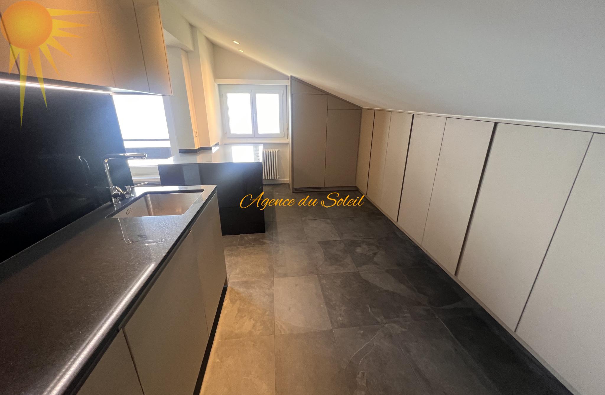Magnifique appartement de 4.5 pièces en attique, totalement rénové en 2023 !