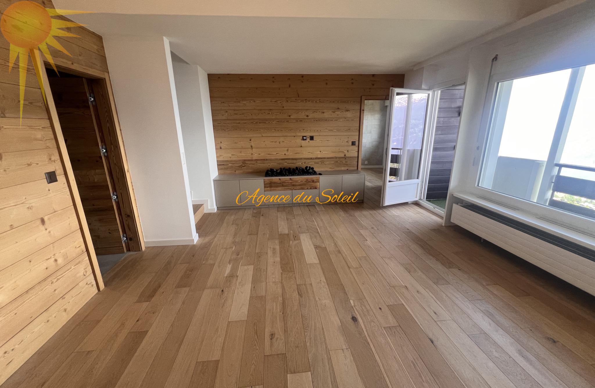 Magnifique appartement de 4.5 pièces en attique, totalement rénové en 2023 !