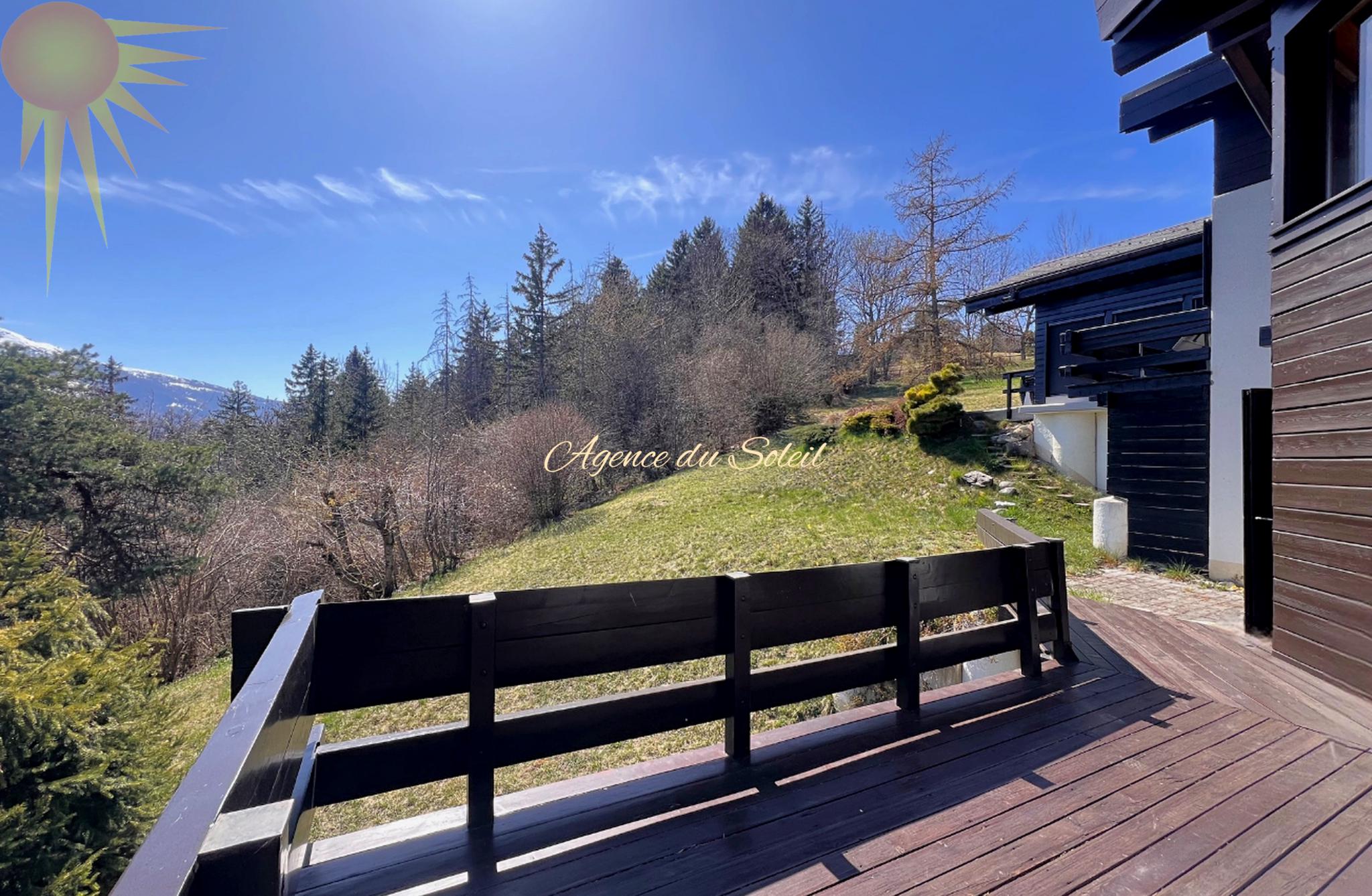 Idéal pour une famille, ce magnifique et spacieux chalet à 5 mn en voiture du centre de la station !