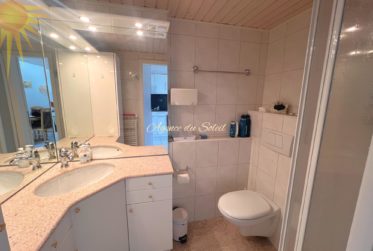 Emplacement de premier ordre pour cet adorable studio rénové avec sa terrasse/jardin sud !