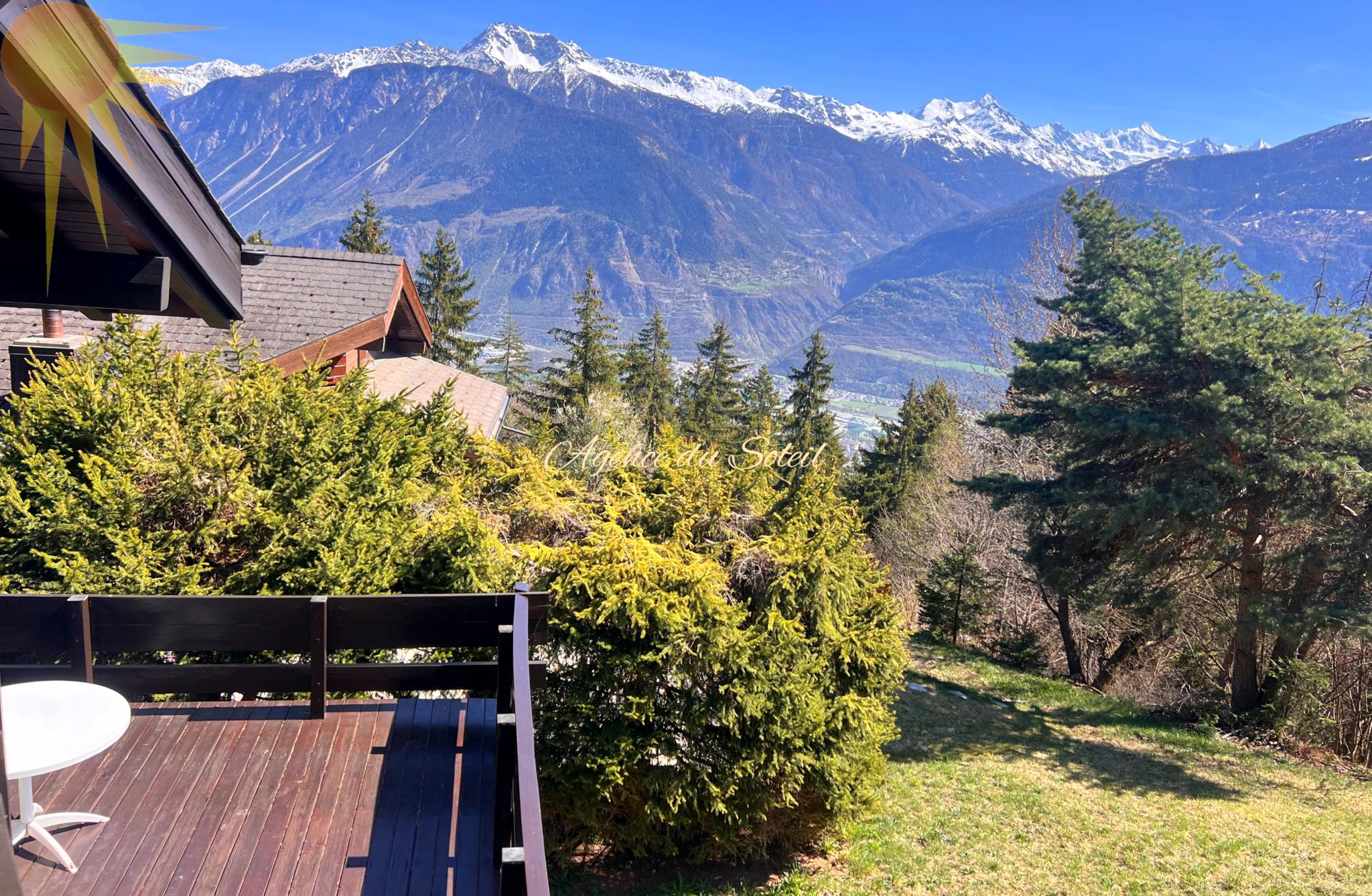Idéal pour une famille, ce magnifique et spacieux chalet à 5 mn en voiture du centre de la station !