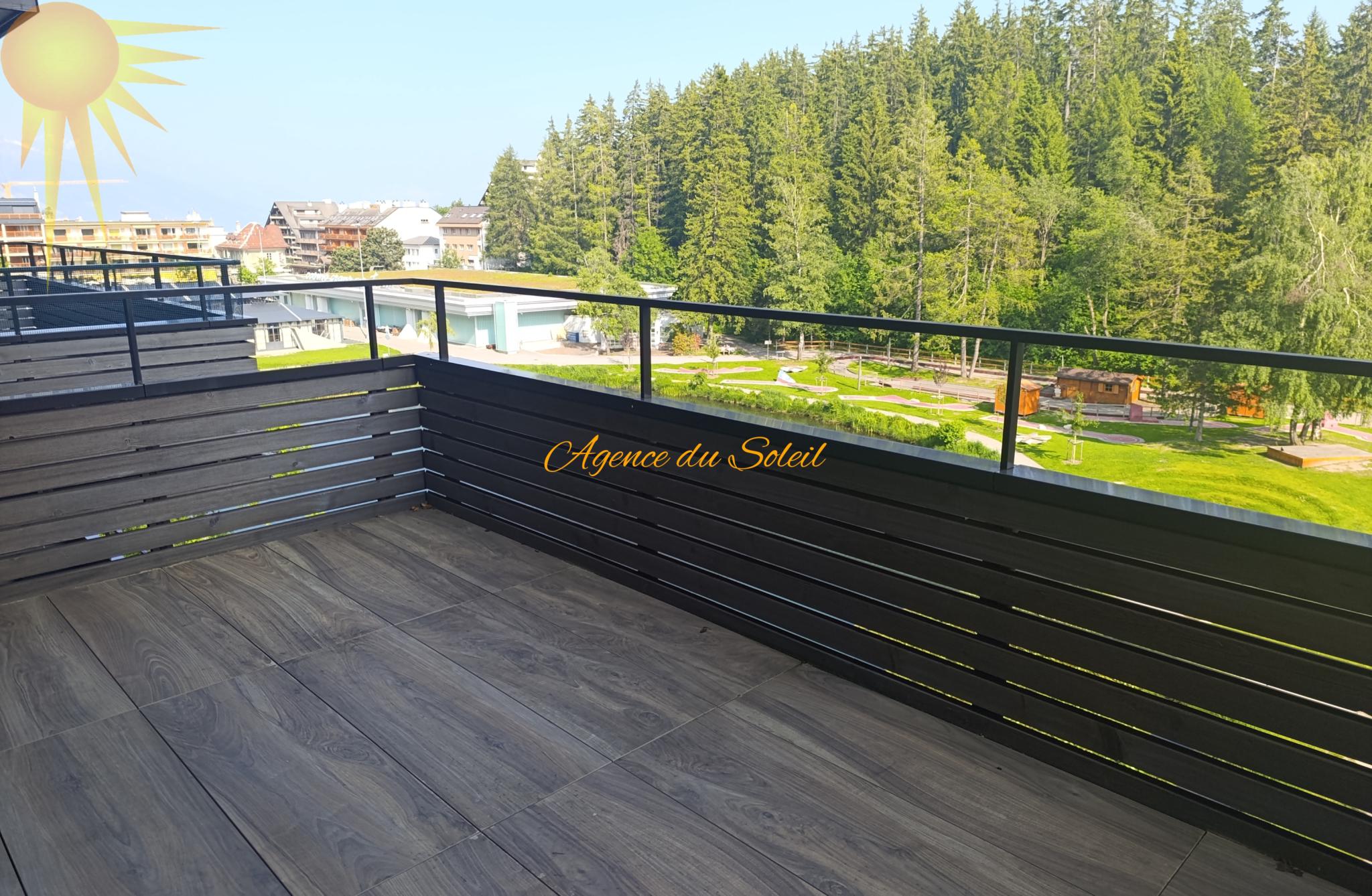 À louer à l’année, ce superbe 3.5 pièces moderne au cœur de Montana !