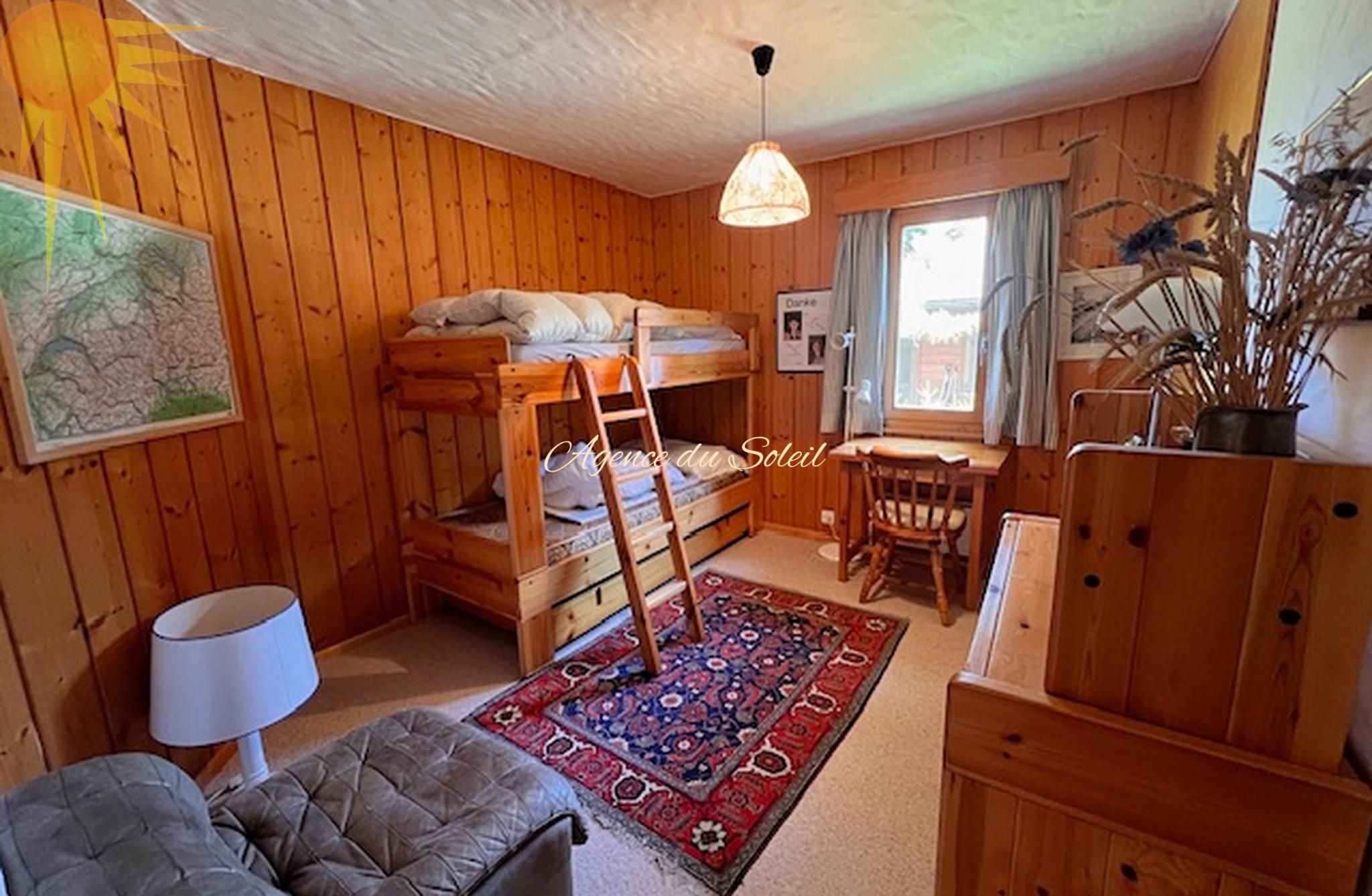 Idéal pour une famille, ce magnifique et spacieux chalet à 5 mn en voiture du centre de la station !