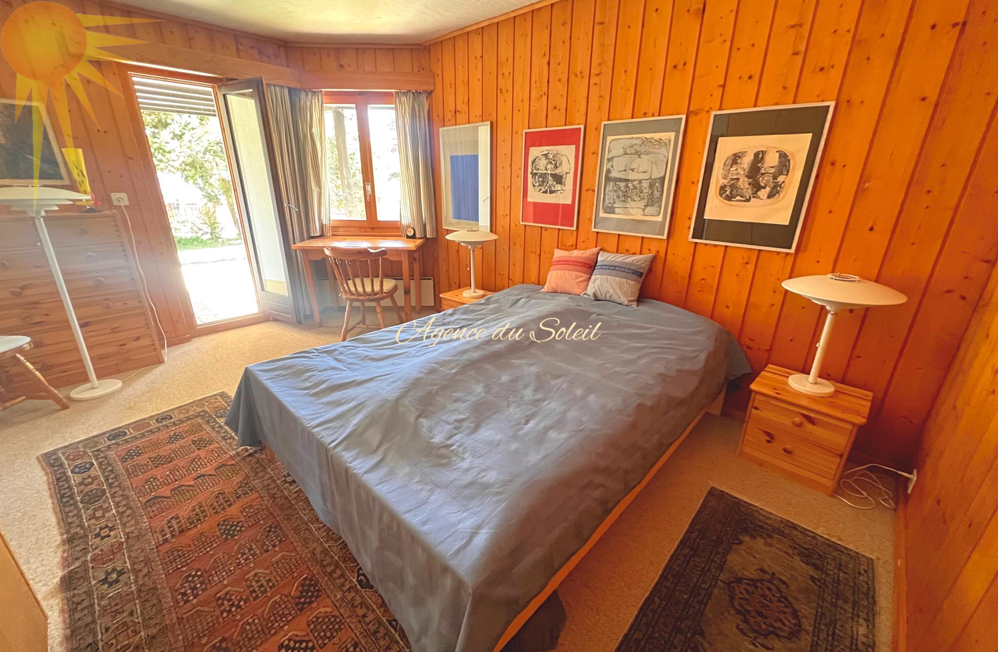Idéal pour une famille, ce magnifique et spacieux chalet à 5 mn en voiture du centre de la station !