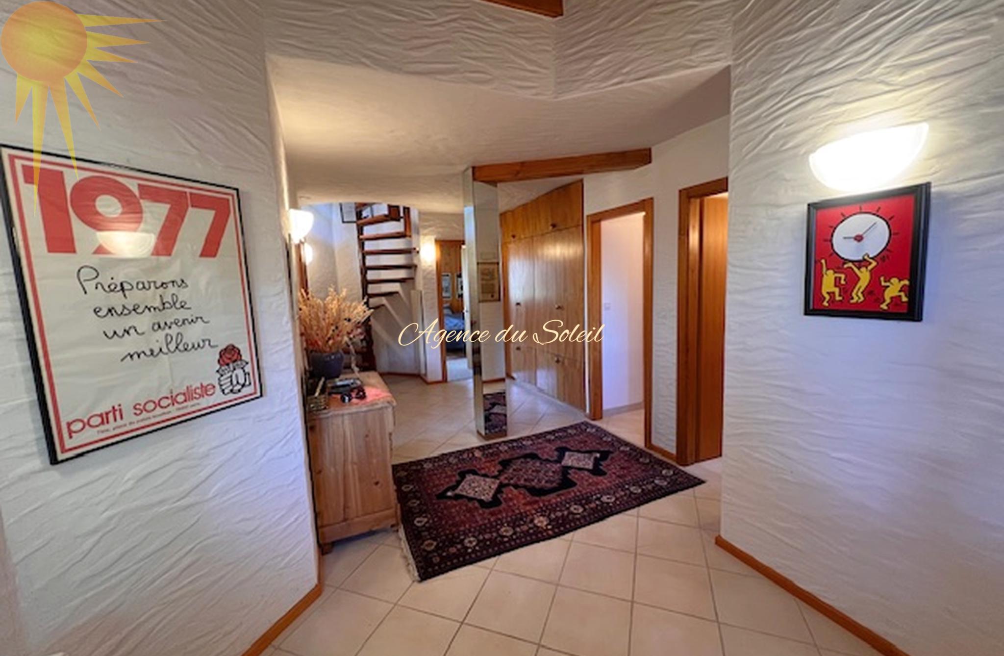 Idéal pour une famille, ce magnifique et spacieux chalet à 5 mn en voiture du centre de la station !