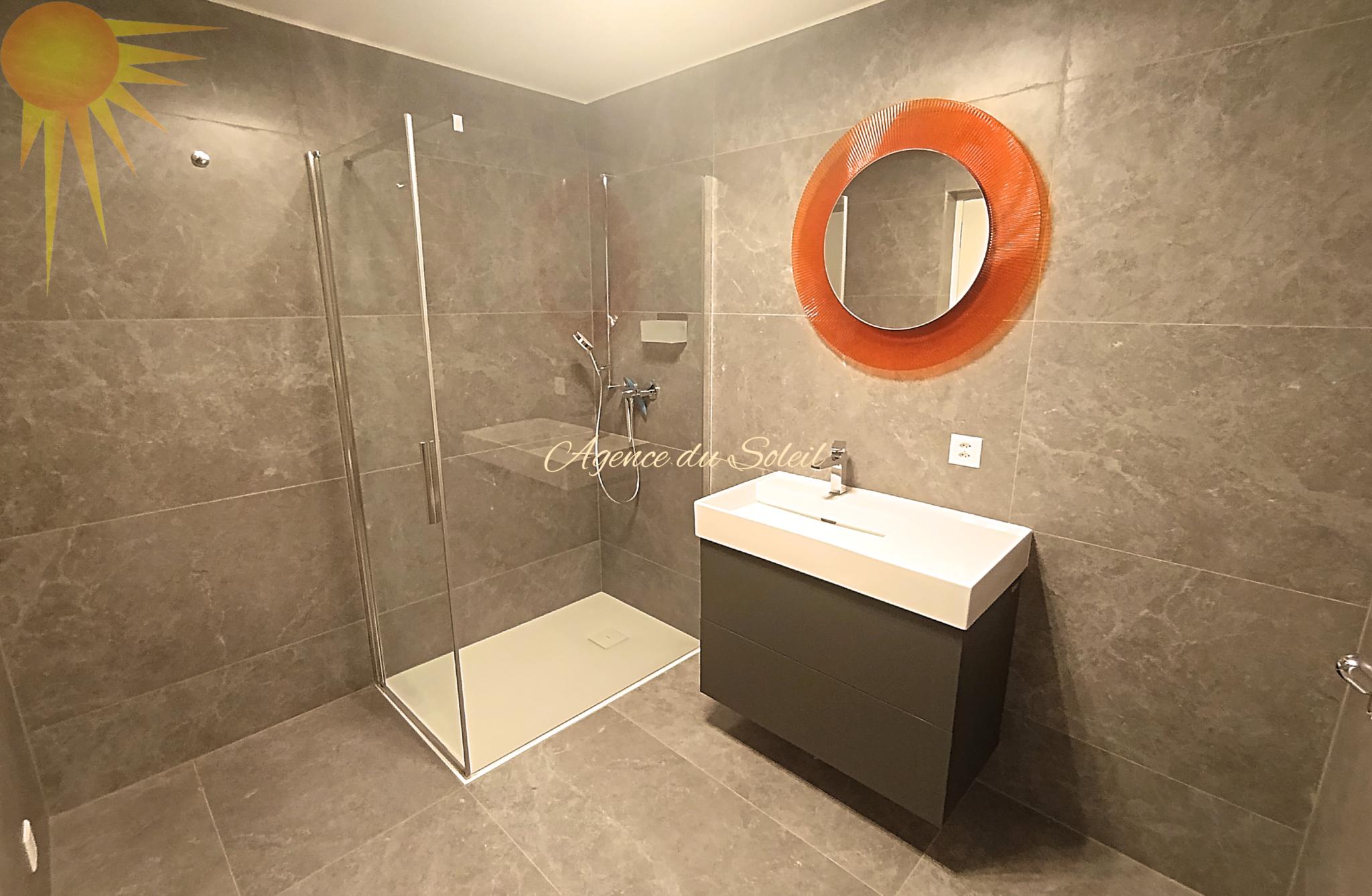 À louer à l’année, ce superbe 3.5 pièces moderne au cœur de Montana !