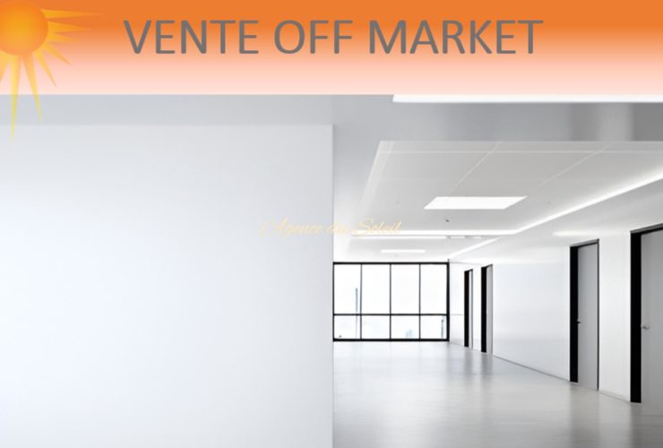 Emplacement d’exception pour ce grand espace commercial (228 m²) situé dans une rue commerçante de la station !