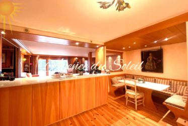 Somptueux lot de 4.5 pièces + 3.5 pièces + chambre de service, jardin, piscine privée au cœur de Crans !