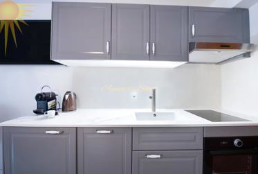 À louer Pour la saison d'hiver 25/26, ce très cosy studio situé à proximité du centre de Crans !