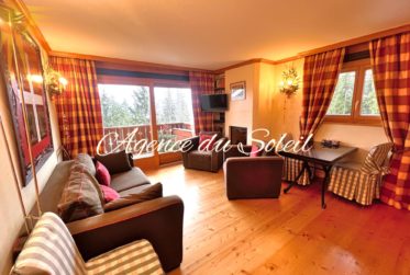 Somptueux lot de 4.5 pièces + 3.5 pièces + chambre de service, jardin, piscine privée au cœur de Crans !