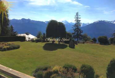 À louer à l'année: Très joli appartement de 2.5 pièces avec une magnifique vue sur les Alpes Valaisannes !