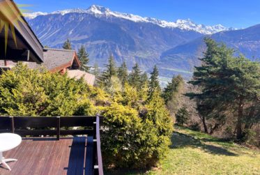 Idéal pour une famille, ce magnifique et spacieux chalet à 5 mn en voiture du centre de la station !