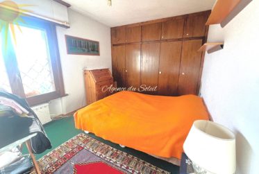 Agréable et vaste maison de 2 appts (4,5 + 2.5 pièces) dans le village de Mollens, à 5 minutes en voiture de Crans-Montana !