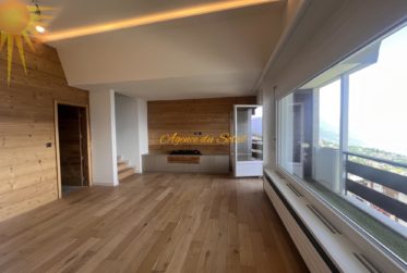 Magnifique appartement de 4.5 pièces en attique, totalement rénové en 2023 !