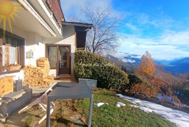 Agréable et vaste maison de 2 appts (4,5 + 2.5 pièces) dans le village de Mollens, à 5 minutes en voiture de Crans-Montana !