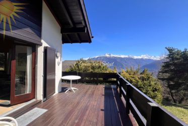 Idéal pour une famille, ce magnifique et spacieux chalet à 5 mn en voiture du centre de la station !