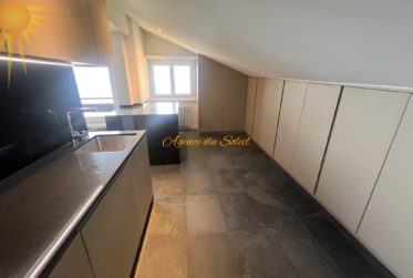 Magnifique appartement de 4.5 pièces en attique, totalement rénové en 2023 !