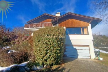 Agréable et vaste maison de 2 appts (4,5 + 2.5 pièces) dans le village de Mollens, à 5 minutes en voiture de Crans-Montana !