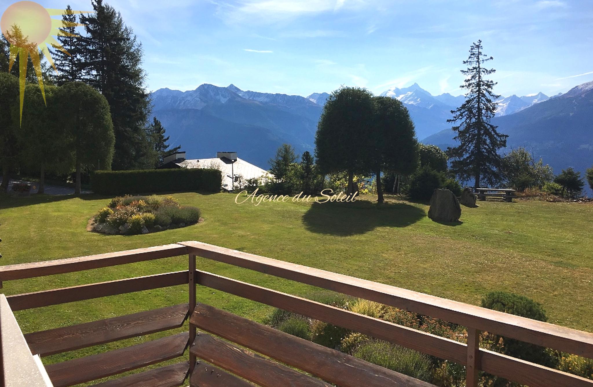 À louer à l'année: Très joli appartement de 2.5 pièces avec une magnifique vue sur les Alpes Valaisannes !
