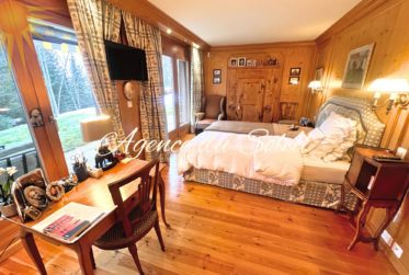 Somptueux lot de 4.5 pièces + 3.5 pièces + chambre de service, jardin, piscine privée au cœur de Crans !