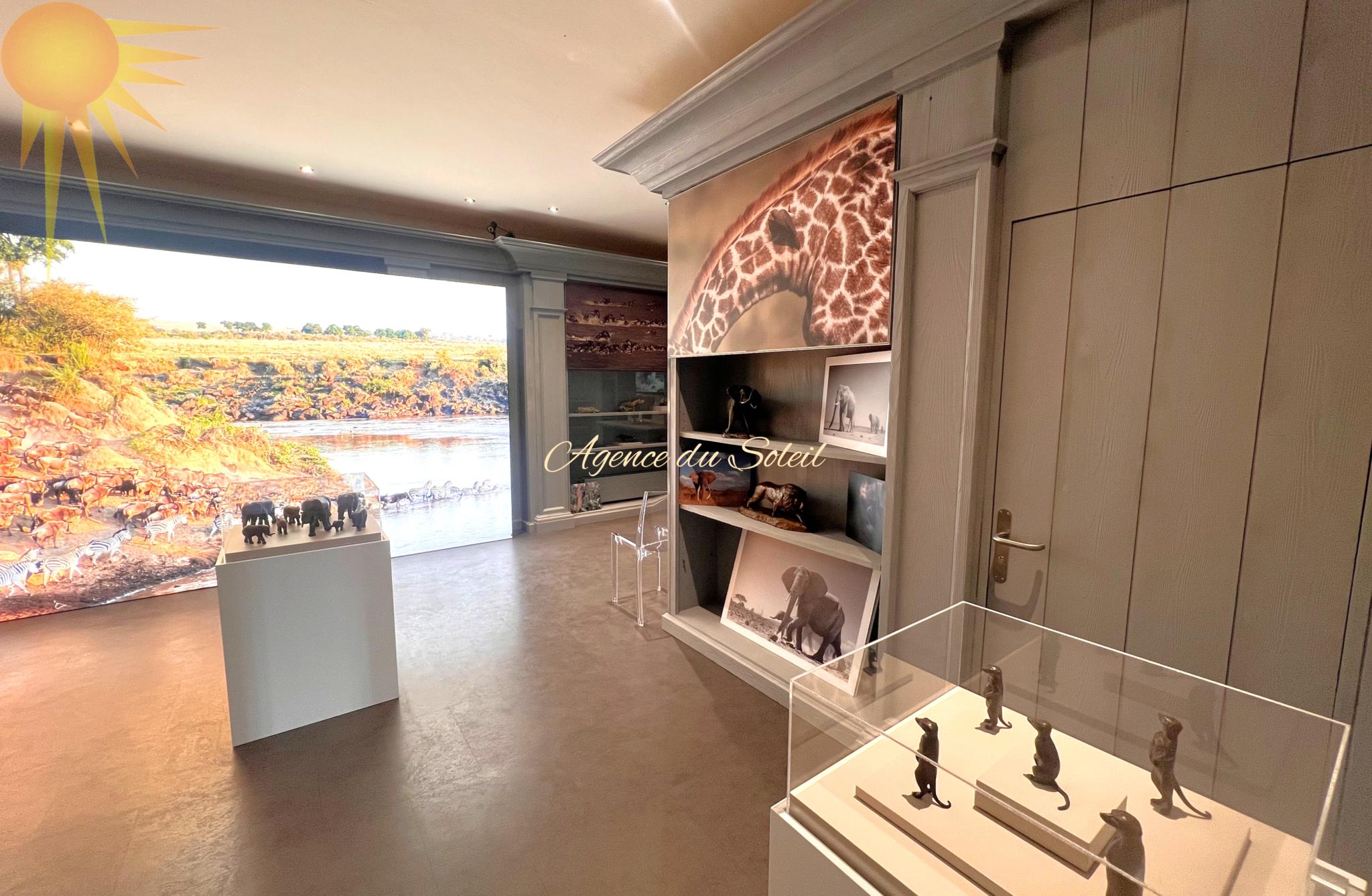 Grand espace commercial de 191 m² en plein cœur de la station !