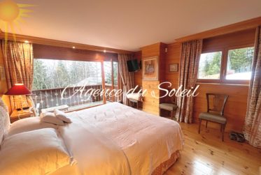 Somptueux lot de 4.5 pièces + 3.5 pièces + chambre de service avec jardin et piscine privée au cœur de Crans !