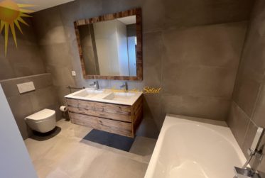 Appartement contemporain de 4,5 pièces en attique-duplex, entièrement rénové en 2024!