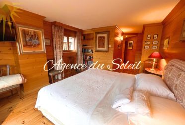 Somptueux lot de 4.5 pièces + 3.5 pièces + chambre de service avec jardin et piscine privée au cœur de Crans !