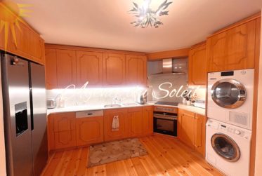 Somptueux lot de 4.5 pièces + 3.5 pièces + chambre de service avec jardin et piscine privée au cœur de Crans !