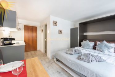 À louer Pour la saison d'hiver 25/26, ce très cosy studio situé à proximité du centre de Crans !