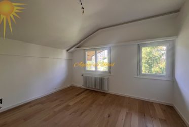 Appartement contemporain de 4,5 pièces en attique-duplex, entièrement rénové en 2024!