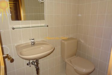 À louer à l'année! Spacieux appt. 4.5 pcs et 140 m² + vaste terrasse-jardin, dans un beau chalet résidentiel, à proximité du Golf 18 trous !