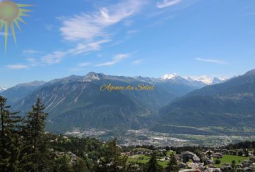 À louer UNIQUEMENT à l’année ce splendide 3.5 pièces rénové, sud, à proximité du funiculaire !