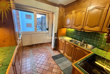 Au cœur de la station! Spacieux appartement traversant d'angle de 5.5 pièces avec terrasse!